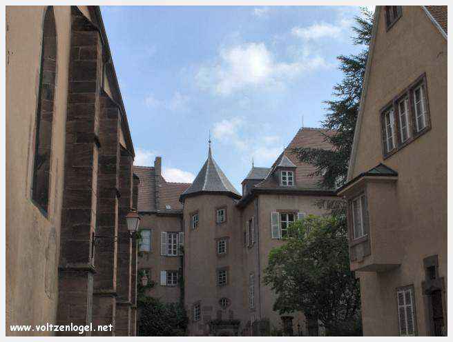 Château des Rohan dominant le canal de la Marne au Rhin à Saverne