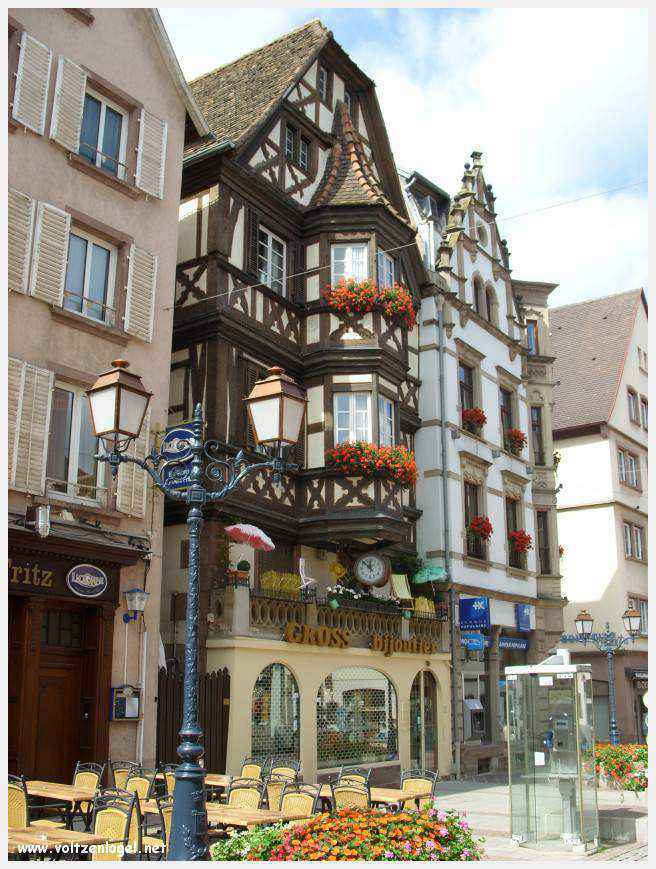 Château des Rohan dominant le canal de la Marne au Rhin à Saverne