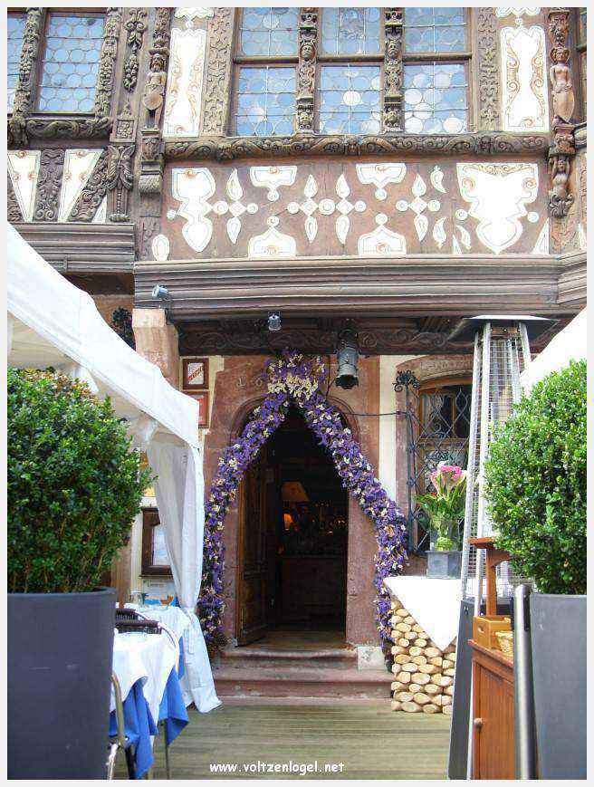 Château des Rohan dominant le canal de la Marne au Rhin à Saverne