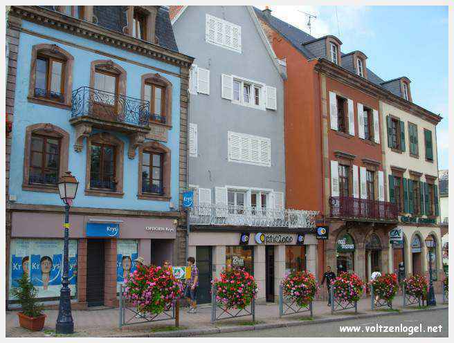Château des Rohan dominant le canal de la Marne au Rhin à Saverne