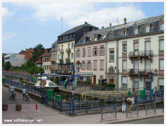 Château des Rohan dominant le canal de la Marne au Rhin à Saverne