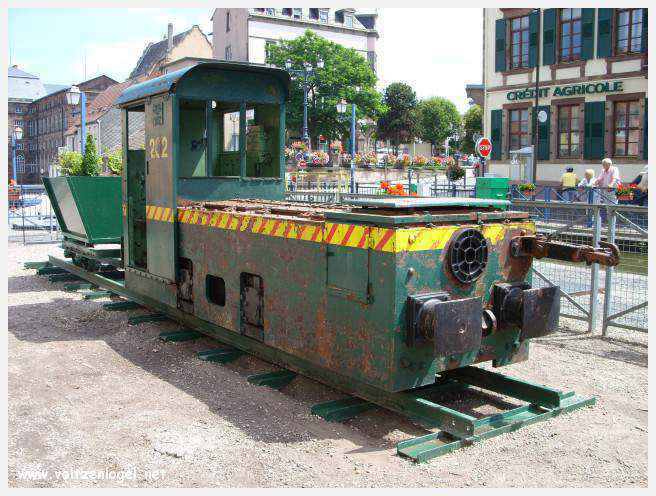 Château des Rohan dominant le canal de la Marne au Rhin à Saverne