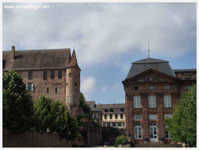 Château des Rohan dominant le canal de la Marne au Rhin à Saverne