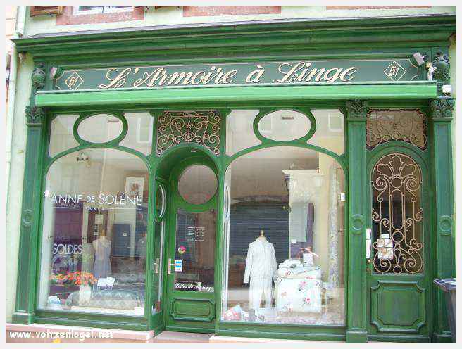 Château des Rohan dominant le canal de la Marne au Rhin à Saverne