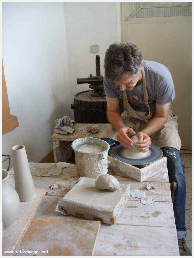 Comment sont fabriquées les poteries ancrés dans la tradition alsacienne à Soufflenheim