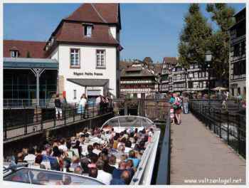 A Strasbourg l'écluse de la Petite France; Le pont pivotant du Faisan