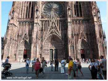 Découvrez la Place de la Cathédrale Notre-Dame de Strasbourg