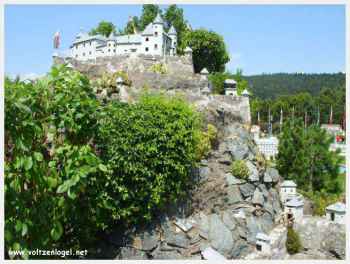 Klagenfurt Monuments Miniatures. Le château d'Hochosterwitz de Sankt Georgen am Längsee