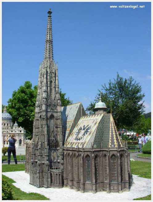 Klagenfurt Monuments Miniatures. La Basilique Saint Pierre de Rome au Vatican