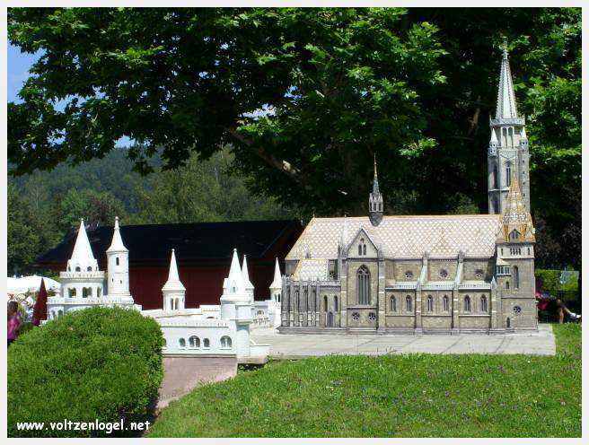 Vue panoramique de Minimundus à Klagenfurt avec ses modèles réduits emblématiques