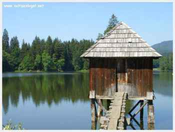 Moosburg en Carinthie, balade autour du lac, une cabane de pêcheur