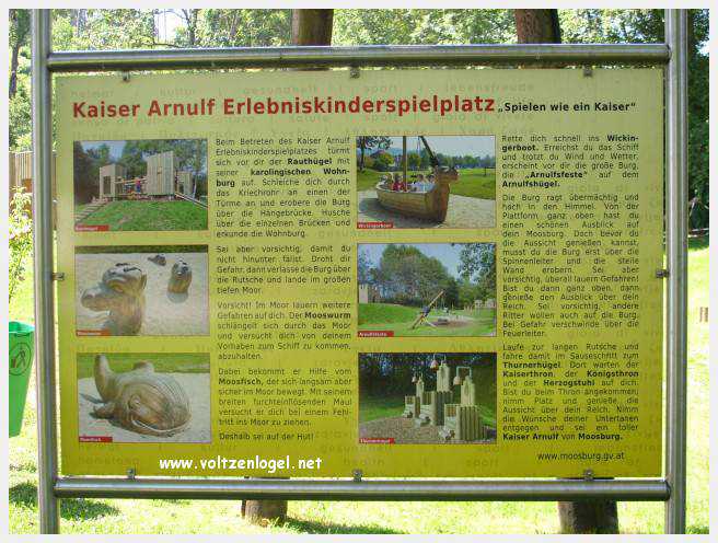 Château de Moosburg illuminé près du lac - destination autrichienne captivante