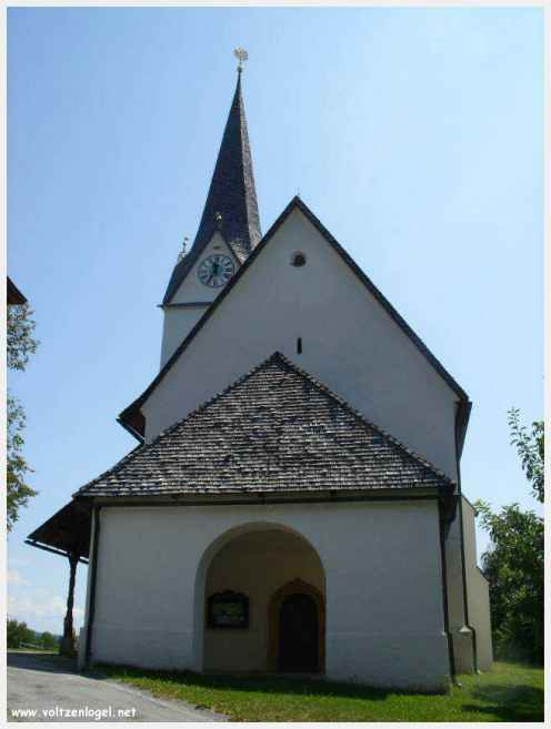 Vue panoramique du lac Wörthersee, une oasis naturelle au cœur de Reifnitz.