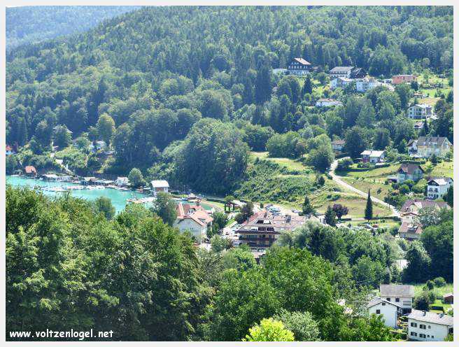 Vue panoramique du lac Wörthersee, une oasis naturelle au cœur de Reifnitz.