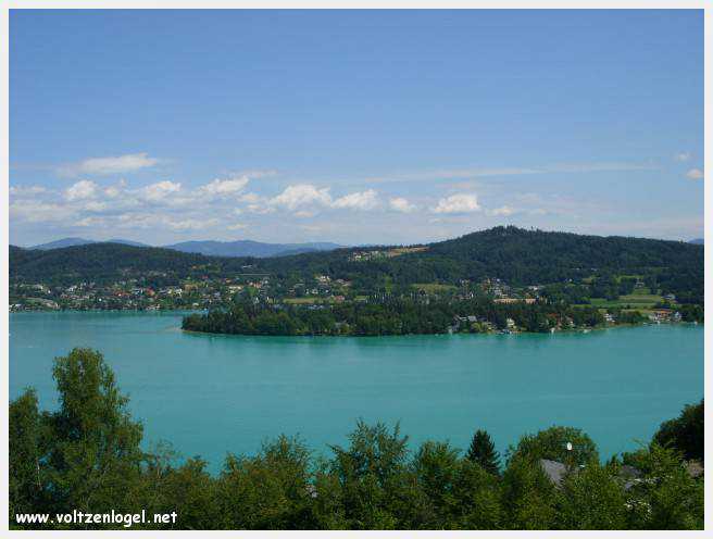 Vue panoramique du lac Wörthersee, une oasis naturelle au cœur de Reifnitz.