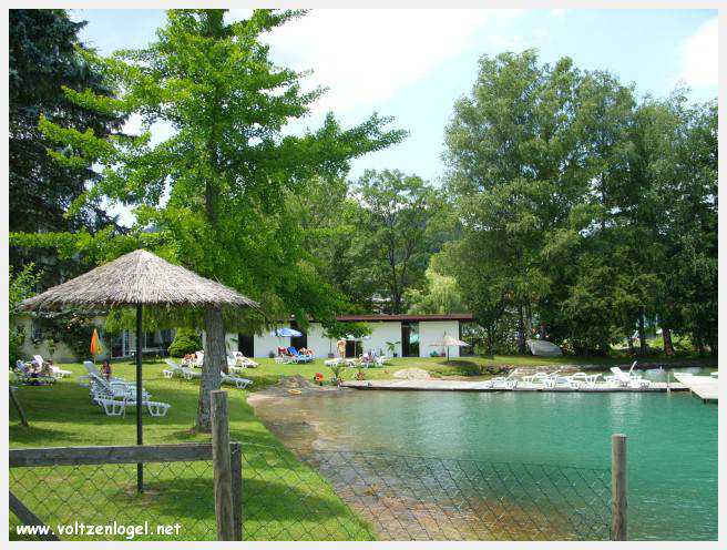 Vue panoramique du lac Wörthersee, une oasis naturelle au cœur de Reifnitz.