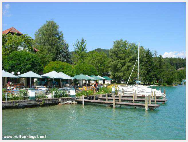 Vue panoramique du lac Wörthersee, une oasis naturelle au cœur de Reifnitz.