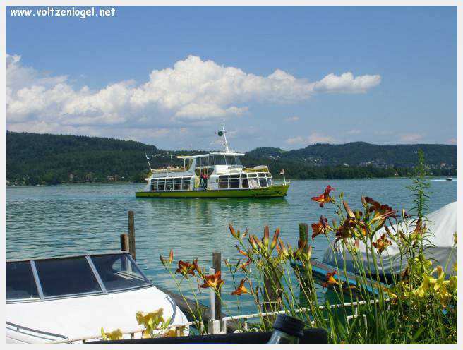 Vue panoramique du lac Wörthersee, une oasis naturelle au cœur de Reifnitz.