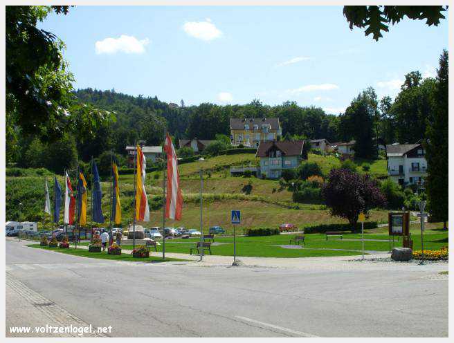 Vue panoramique du lac Wörthersee, une oasis naturelle au cœur de Reifnitz.