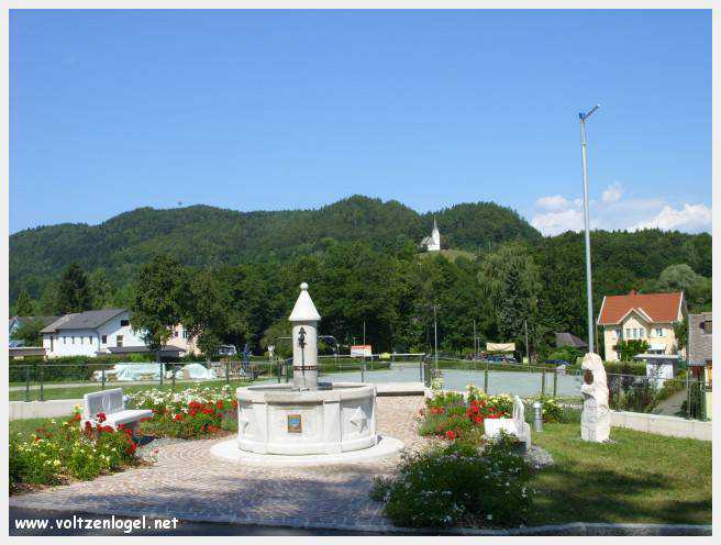 Vue panoramique du lac Wörthersee, une oasis naturelle au cœur de Reifnitz.