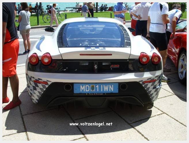 Vue panoramique du lac Wörthersee et des montagnes environnantes, symboles de Velden am Wörthersee.