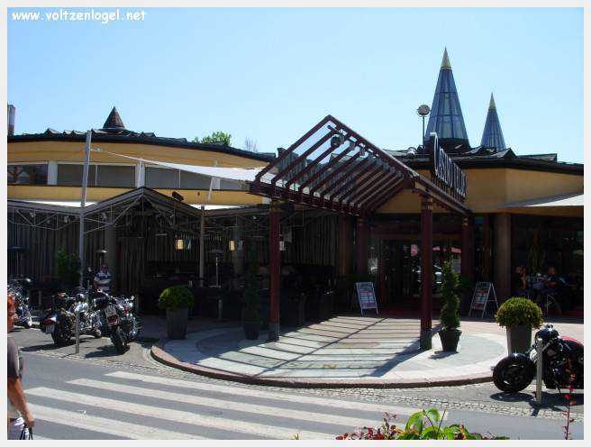 Vue panoramique sur le lac de Woerth, symbole de la beauté naturelle du Wörthersee.