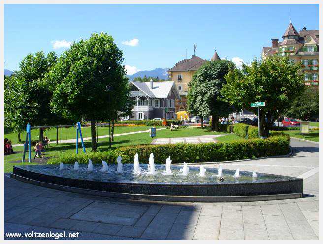 Vue panoramique sur le lac de Woerth, symbole de la beauté naturelle du Wörthersee.