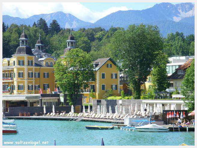 Vue panoramique sur le lac de Woerth, symbole de la beauté naturelle du Wörthersee.