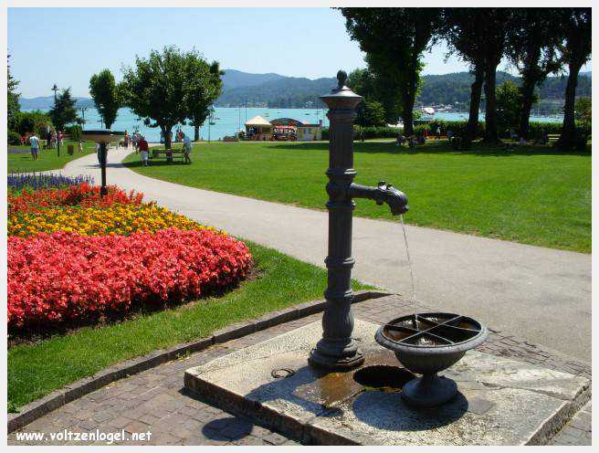 Vue panoramique sur le lac de Woerth, symbole de la beauté naturelle du Wörthersee.