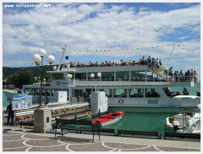 Vue panoramique sur le lac de Woerth, symbole de la beauté naturelle du Wörthersee.