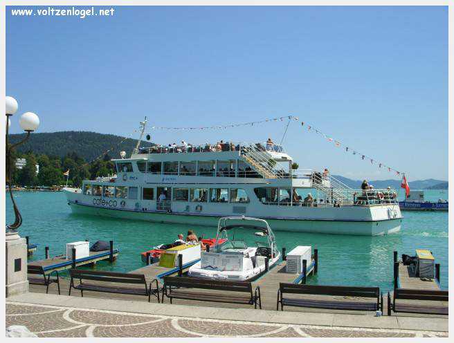 Vue panoramique sur le lac de Woerth, symbole de la beauté naturelle du Wörthersee.