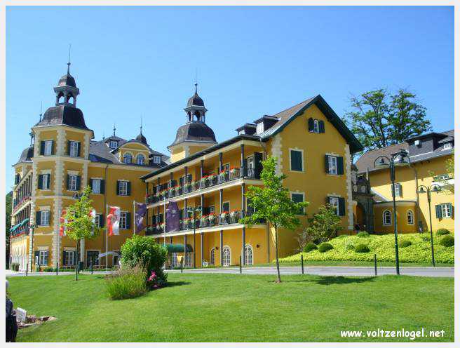 Vue panoramique sur le lac de Woerth, symbole de la beauté naturelle du Wörthersee.