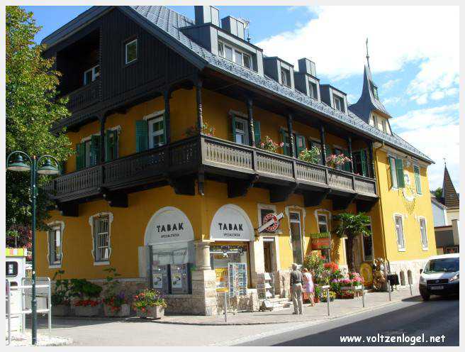 Vue panoramique sur le lac de Woerth, symbole de la beauté naturelle du Wörthersee.