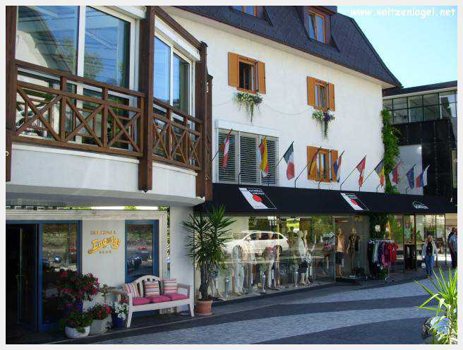 Vue panoramique sur le lac de Woerth, symbole de la beauté naturelle du Wörthersee.