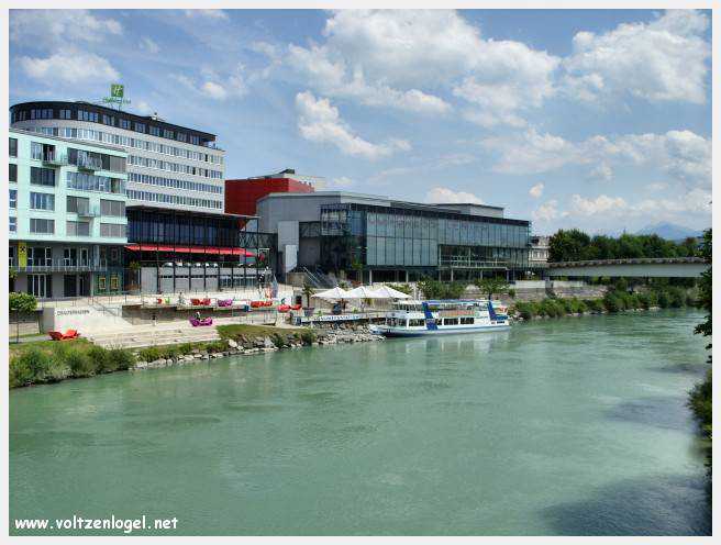 Vue panoramique sur les montagnes alpines près de Villach, Carinthie