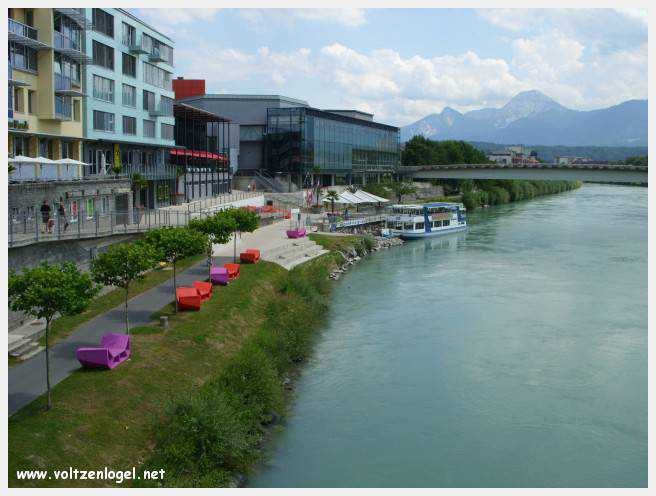 Vue panoramique sur les montagnes alpines près de Villach, Carinthie