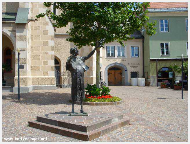 Vue panoramique sur les montagnes alpines près de Villach, Carinthie