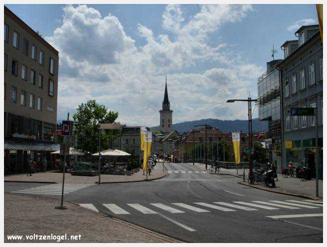 Vue panoramique sur les montagnes alpines près de Villach, Carinthie