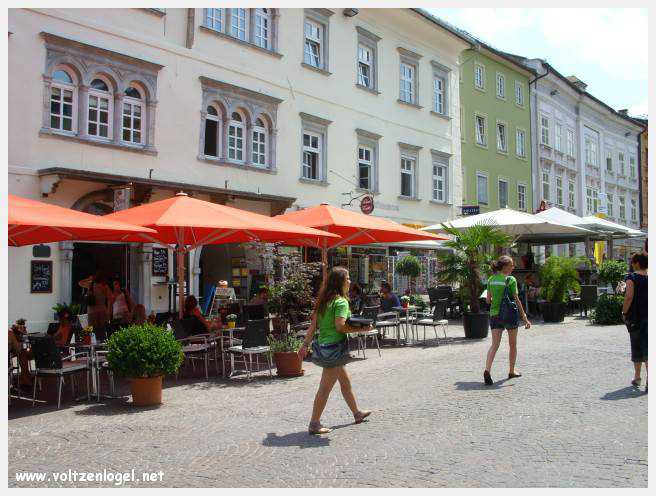Vue panoramique sur les montagnes alpines près de Villach, Carinthie