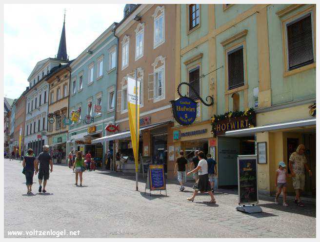 Vue panoramique sur les montagnes alpines près de Villach, Carinthie