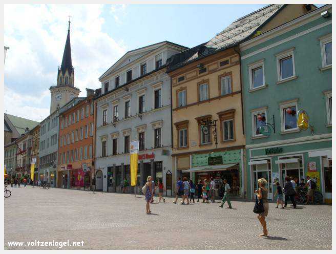 Vue panoramique sur les montagnes alpines près de Villach, Carinthie