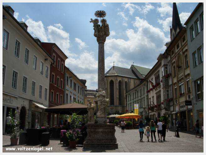 Vue panoramique sur les montagnes alpines près de Villach, Carinthie