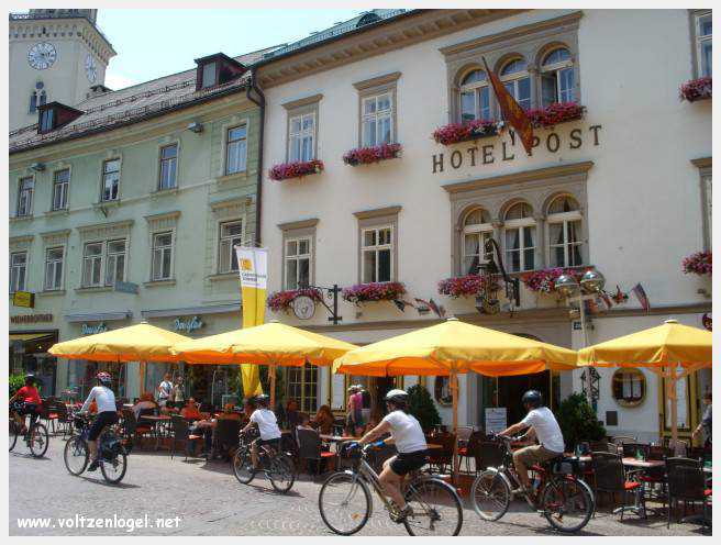 Vue panoramique sur les montagnes alpines près de Villach, Carinthie