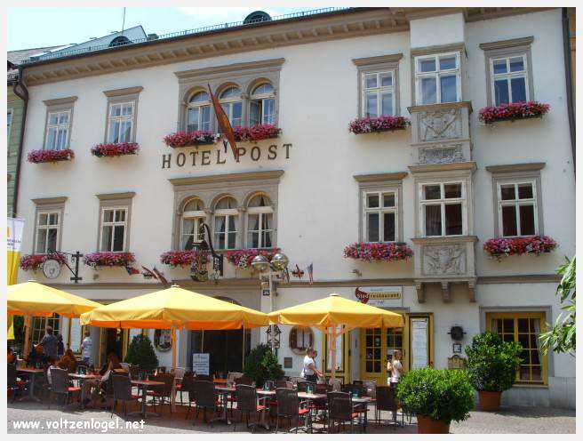 Vue panoramique sur les montagnes alpines près de Villach, Carinthie