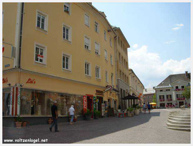 Vue panoramique sur les montagnes alpines près de Villach, Carinthie