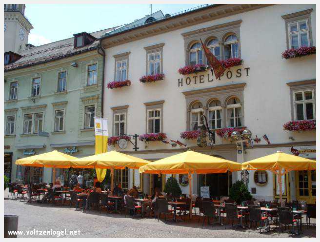 Vue panoramique sur les montagnes alpines près de Villach, Carinthie