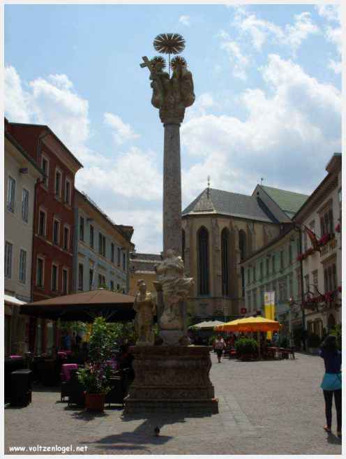 Vue panoramique sur les montagnes alpines près de Villach, Carinthie