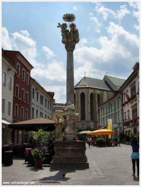 Vue panoramique sur les montagnes alpines près de Villach, Carinthie