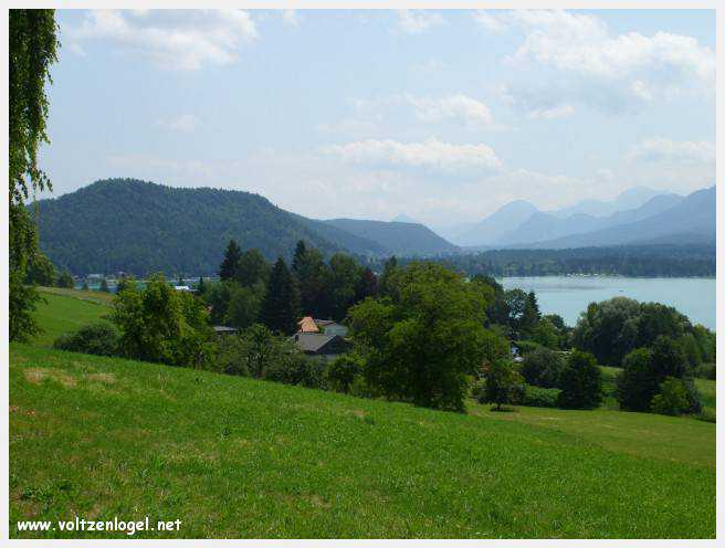 Vue panoramique sur les montagnes alpines près de Villach, Carinthie
