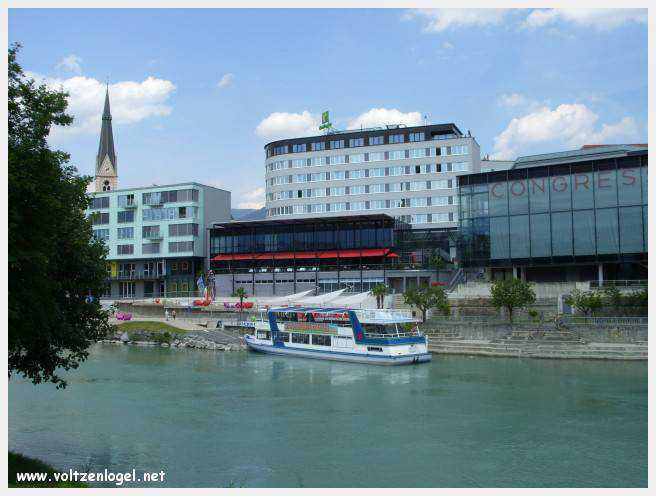 Vue panoramique sur les montagnes alpines près de Villach, Carinthie